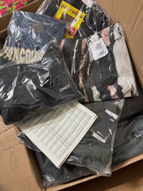 450 € pro Lot (86 Stück) – Markenbekleidung Mix Damen/Herren, A/B/C, Top-Marken, Retourenware