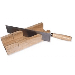 GEHRUNGSLADE MIT SAGE: Präzise Gehrungslade mit Säge - Holzbearbeitungswerkzeug-Set für exakte Schnitte