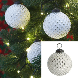 Weiß-Silberne Raute Christbaumkugel, Durchmesser 8 cm - Eleganter Baumschmuck
