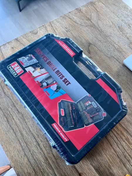 Nur 25€ pro Teil - 246 Stück Bit-Set einschließlich Metall-Bohrer, Holz-Bohrer, Geschwindigkeit Bohrer und Lochsägen