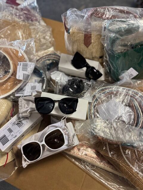 ab 3 € / Stk – Accessoires Mix (Kategorie A, neu, Sonnenbrillen, Gürtel, Taschen, Hüte, sofort lieferbar)