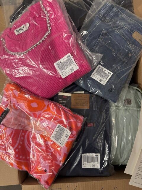 298 € – Markenbekleidung Damen & Herren (Mix) 42 Stück, Top-Marken, Kundenrücksendungen, Preis pro Stück 7,09 €