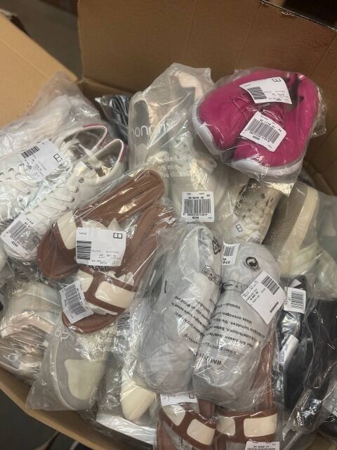 ab 4,50 € pro Paar – Neue Sommer-Schuhkollektion aus deutschen Katalogen, 95 % Damen- und 5 % Herrenschuhe, alles neu und versandbereit