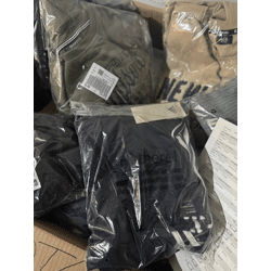 215 € – Markenbekleidung Mix Damen/Herren, 41 Stk, A/B/C Rückläufer, Top-Marken wie Nike, Levi’s, Adidas, Größen gemischt