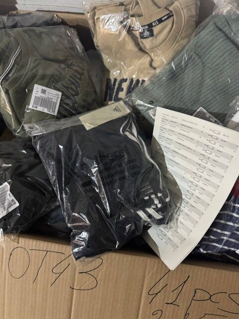 215 € – Markenbekleidung Mix Damen/Herren, 41 Stk, A/B/C Rückläufer, Top-Marken wie Nike, Levi’s, Adidas, Größen gemischt