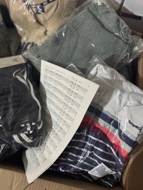 215 € – Markenbekleidung Mix Damen/Herren, 41 Stk, A/B/C Rückläufer, Top-Marken wie Nike, Levi’s, Adidas, Größen gemischt