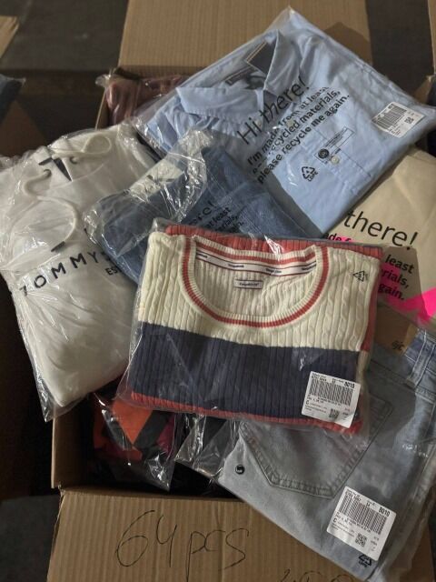 480 € Markenmix Kleidung (64 Stk) für Damen & Herren – 7,50 €/Stk, Retouren A/B/C, Top-Marken wie Nike, Adidas, Tommy – sofort verfügbar