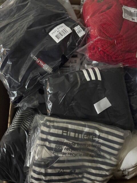 429 € Posten: 66 Stück Markenbekleidung Damen & Herren Mix – Retourenware, Top-Marken wie Nike, Adidas, Hilfiger, Calvin Klein
