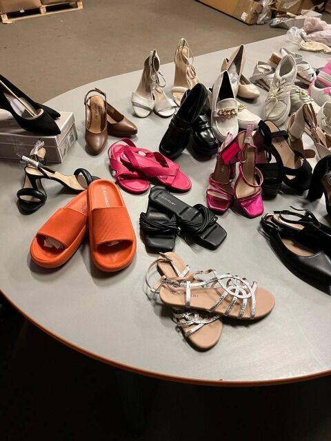 ab 4,50 €/Paar – Neue Sommerschuhe, 95 % Damen, 5 % Herren, deutsche Katalogware, neu, lagernd, sofort versandbereit weltweit