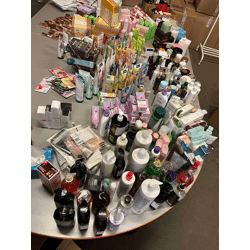 5 €/Stk. Kosmetik-Mix (50 Stk., Gesamt 250 €), Markenprodukte: Make-up, Pflege, Zubehör, Kundenrückläufer, Qualität A/B/C