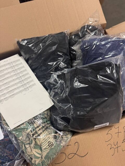 375 € für 57 Stk. Markenmix Damen & Herren – Lagerware, Rückläufer, Top-Marken wie Nike, Hilfiger, Levi’s, Mixgrößen, nur 6,58 €/Stk.