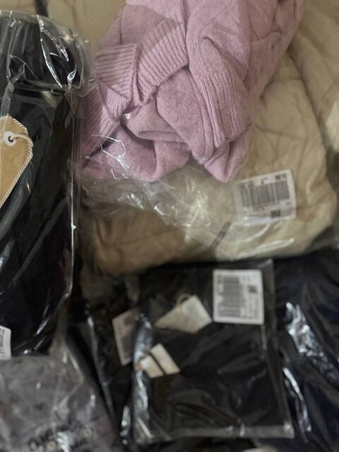 400 € – Markenmix Damen & Herren Kleidung, 66 Stk, UVP 4000 €, Top-Marken, Retourenware, A-B-C Kategorie, gemischte Größen, sofort verfügbar