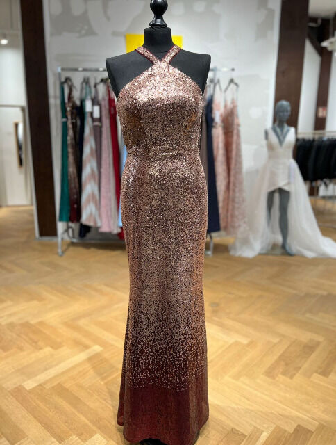 ! UVP 133.000€ !  Großer Posten ca. 8200 Teile Damen Abendkleider-Hochzeitskleider-Kinder Anzüge-Kinder Hemden+Accessories