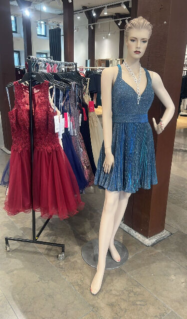 ! UVP 133.000€ !  Großer Posten ca. 8200 Teile Damen Abendkleider-Hochzeitskleider-Kinder Anzüge-Kinder Hemden+Accessories