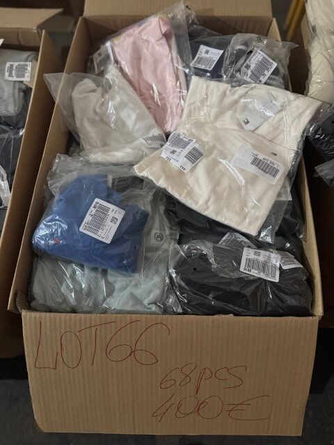 400 € für 68 Stück Markenmix Damen & Herren – Kundenretouren, Top-Marken wie Nike, Adidas, Hilfiger, Kleidung gemischt, sofort verfügbar