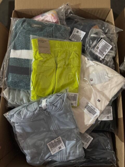 400 € für 68 Stück Markenmix Damen & Herren – Kundenretouren, Top-Marken wie Nike, Adidas, Hilfiger, Kleidung gemischt, sofort verfügbar