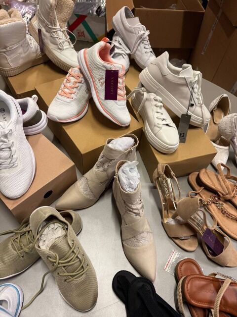 Ab 7,50 € pro Paar – 854 Damenschuhe auf Lager, Sneaker & Übergangsschuhe, EU-Marken, versandbereit, mit Fotos & Packingliste