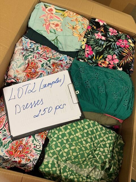 487,50 € pro Lot – Damen-Stock Kleider Mix, 250 neue Stücke ohne Etiketten, Alltags-, Sommer-, Abend- und Businesskleider