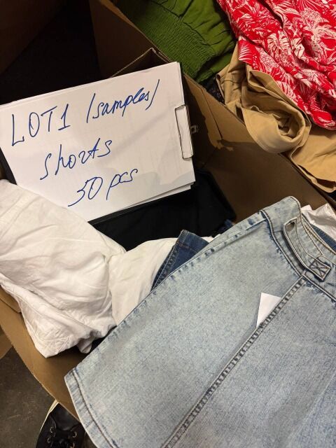 87,50 € pro Lot – Damen-Stock Mix Shorts, 50 neue Stücke ohne Etiketten, Alltags-, Sport- und Freizeitmodelle aus Deutschland