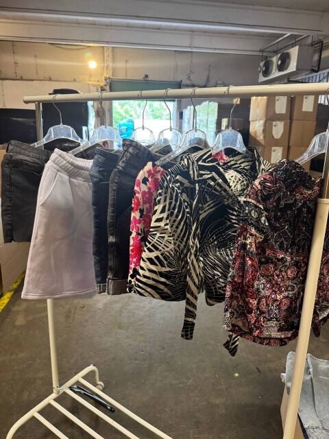 87,50 € pro Lot – Damen-Stock Mix Shorts, 50 neue Stücke ohne Etiketten, Alltags-, Sport- und Freizeitmodelle aus Deutschland