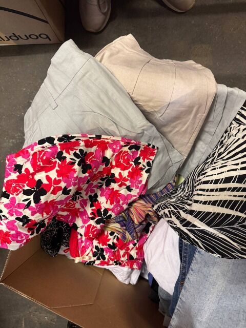 87,50 € pro Lot – Damen-Stock Mix Shorts, 50 neue Stücke ohne Etiketten, Alltags-, Sport- und Freizeitmodelle aus Deutschland