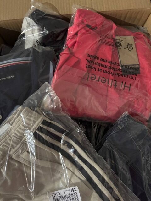 374 € – 67 Stück Markenbekleidung Mix Damen & Herren, Kategorie A/B/C, Kundenretouren, Top-Marken, Lagerware, echte Fotos, sofort verfügbar