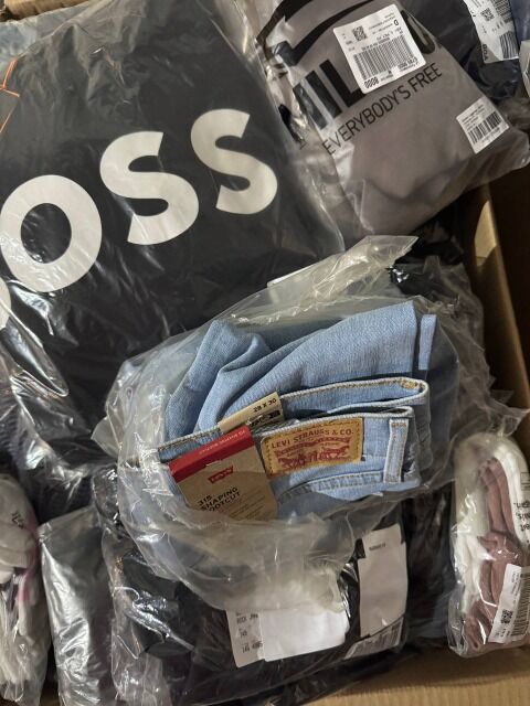 475 € Lot mit 76 Stk. Markenbekleidung Damen & Herren Mix – Kundenretouren A/B/C, Top-Marken wie Nike, Tommy, Boss, Levi’s, Adidas u.a.