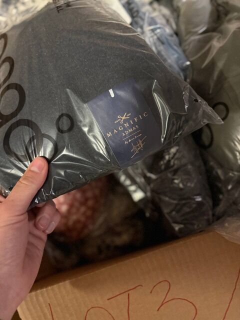 241,65 € Lot 3 Markenbekleidung Damen und Herren, 45 Stück, 27 kg, Top Marken Nike, Adidas, Tommy Hilfiger, Winterjacken, Pullover, Jeans, K