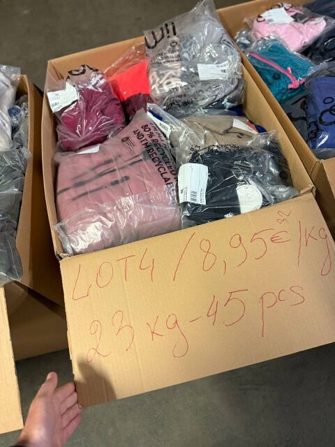 205,85 € Lot 4 45 Stk 23 kg Markenbekleidung Damen Herren Mix Kundenrückläufer Nike Adidas Tommy Hilfiger Superdry Levi’s Jacken Hosen Kleid