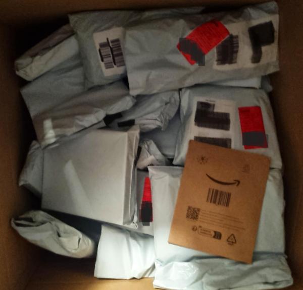 Amazon  - E BAY - Post - Retouren- Online Shop  Secret Packs Mystery Pack Mystery Pakete Secret Pakete  100  Pakete 