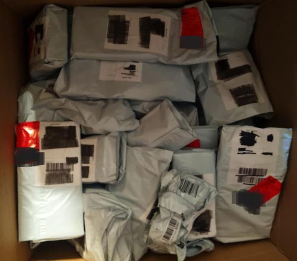 Amazon  - E BAY - Post - Retouren- Online Shop  Secret Packs Mystery Pack Mystery Pakete Secret Pakete  100  Pakete 