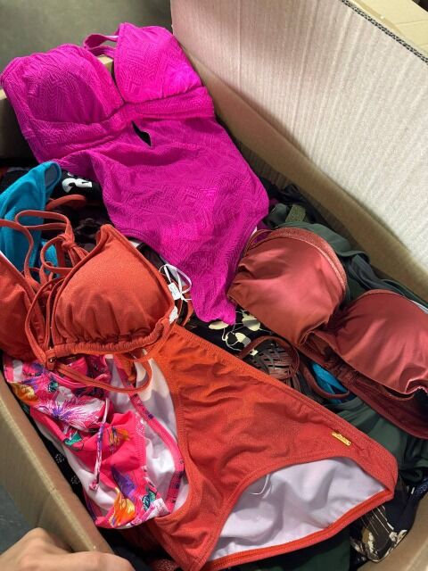 16,00 €/kg Damen Bademode Mix Lagerware Kategorie A, Einteiler, Zweiteiler, Strandmode, neue Ware ohne Etiketten, Versand aus Deutschland