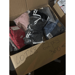 ab 360 € – Lot Nr. 88 mit 62 Stück Markenbekleidung Damen und Herren, Retouren A/B/C, Top-Marken, gemischte Größen, sofort verfügbar