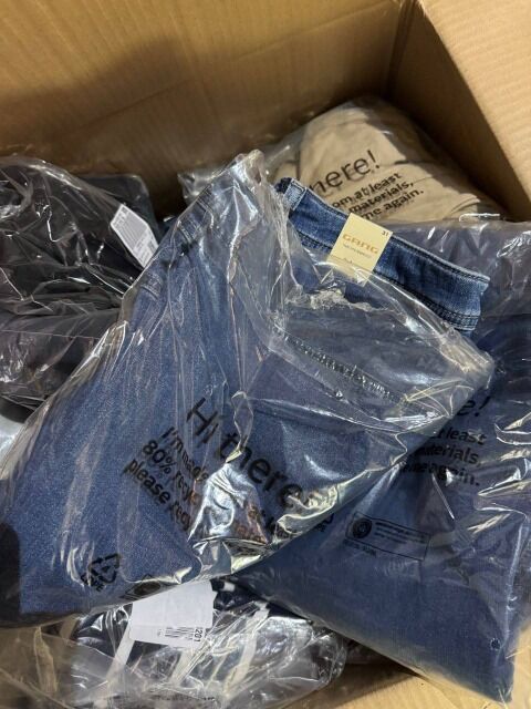 438 € – Markenmix Damen & Herren (70 Teile), Kundenretouren, Topmarken wie Adidas, Levi’s, Tommy Hilfiger, Nike – Stückpreis 6,26 €, sofort 