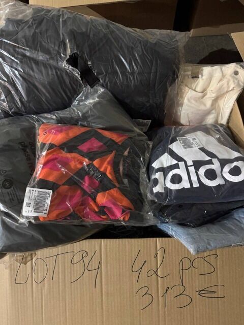 313 € Markenbekleidung Mix Damen und Herren, 42 Stück, Kundenretouren, Kategorie A–C, Top-Marken wie Nike, Hilfiger, Levi’s, sofort lieferba