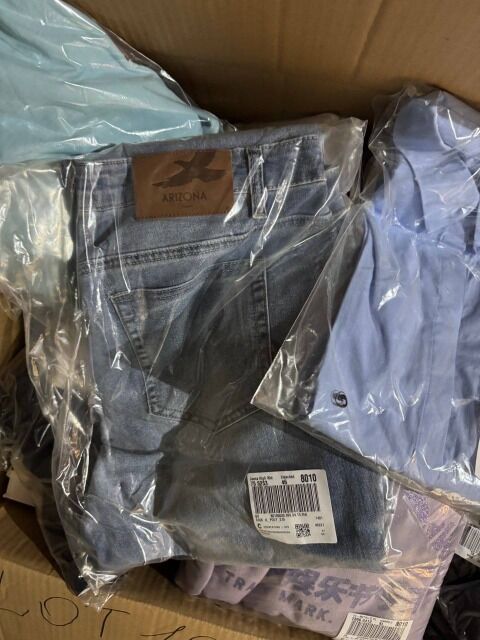 255 € – Lot 100 mit 41 Stück Markenbekleidung Damen & Herren, Kundenretouren A-B-C, Topmarken wie Nike, Hilfiger, CK, sofort lieferbar