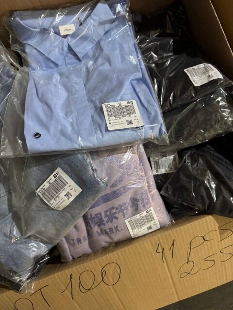 255 € – Lot 100 mit 41 Stück Markenbekleidung Damen & Herren, Kundenretouren A-B-C, Topmarken wie Nike, Hilfiger, CK, sofort lieferbar