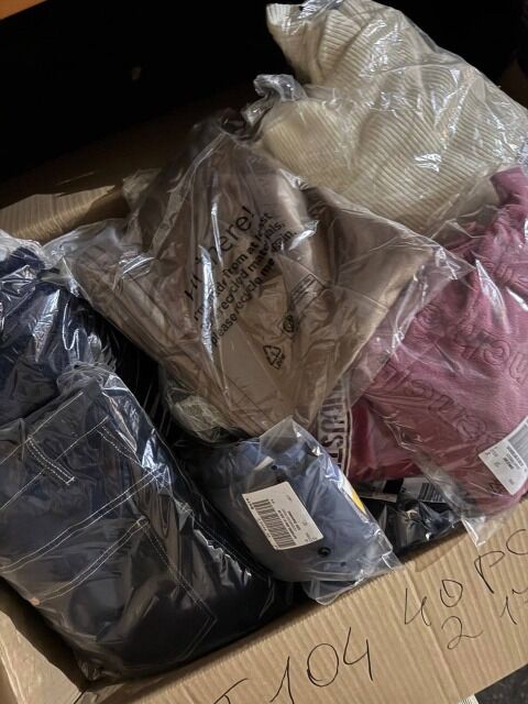 217 € für 40 Teile – Markenmix Kleidung Damen und Herren, Kategorie A/B/C, Kundenrückläufer, Top-Marken, sofort lieferbar