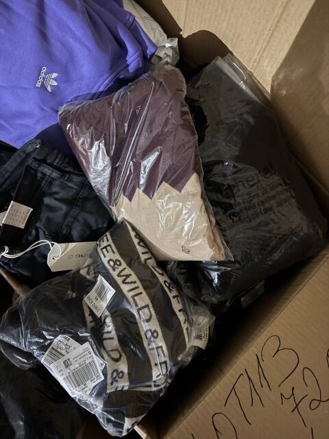 417 € – Markenmix Damen & Herren, 72 Stk, Retouren A–C, Top-Marken wie Nike, Hilfiger, Levi’s, Kleidung gemischt, Größe assortiert