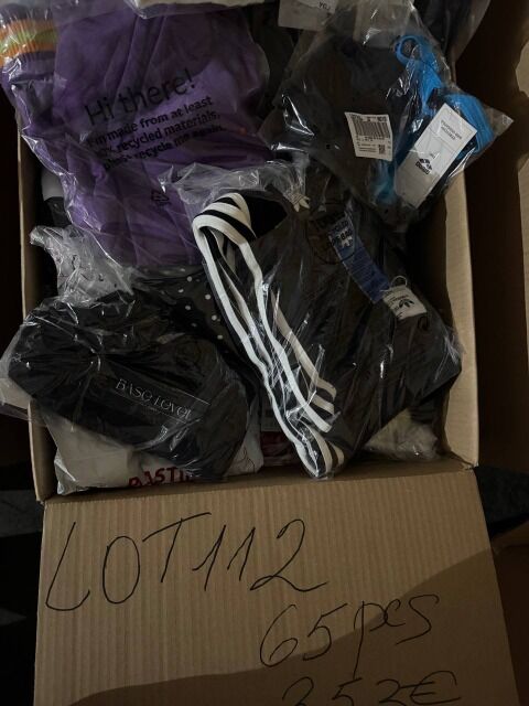353 € – Markenmix Kleidung Damen & Herren, 65 Stk, Retouren, Top-Marken wie Nike, Tommy, Adidas, Hugo Boss, Preis pro Teil 5,43 €