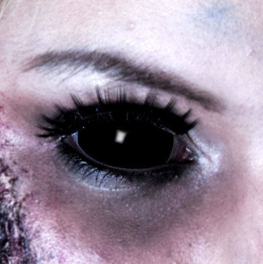 Einzelne Kontaktlinse mit Sehstärke -1,75 Schwarz Sclera Black 6 Monate 22mm