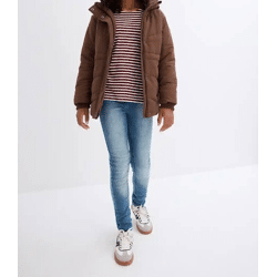 8,10 € – Damenjacken mit Kapuze aus deutschen Katalogen, Lagerware (Kategorie A), neu verpackt, Größen 38–54, sofort lieferbar ab 20 Stk.