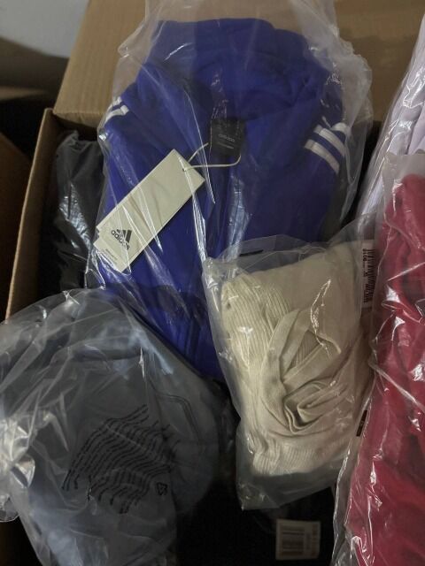 362 € für 56 Stk – Markenmix Damen & Herren, Kundenretouren, A/B/C-Ware, Top-Brands wie Nike, Hilfiger, Levi’s, Adidas, Puma u. v. m.