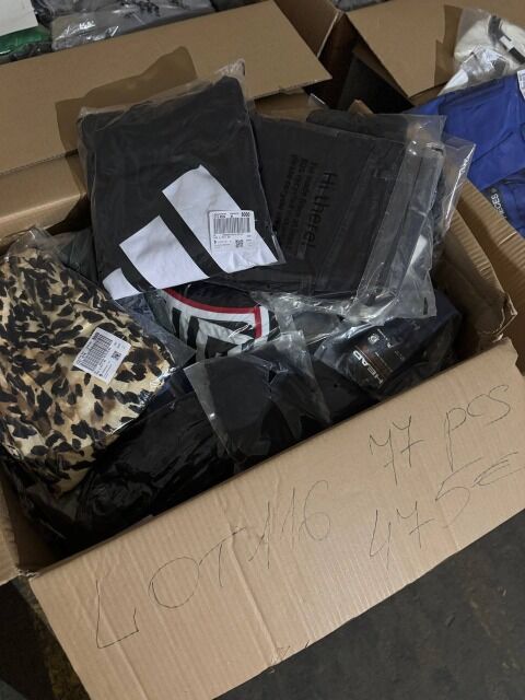 475 € – Markenbekleidung Damen & Herren, 77 Stk, Mix A-B-C, Kundenretouren, Top-Brands wie Nike, Hilfiger, Levi’s, Adidas, Esprit