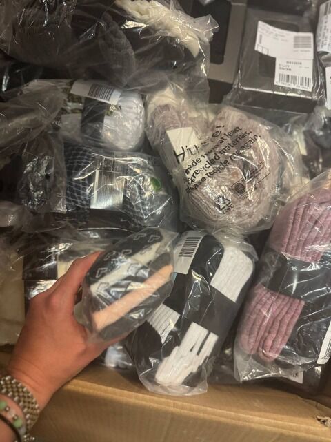 1,95 € pro Packung – Socken-Mix aus Deutschland, Kategorie A, 2–4 Paar, Herren & Damen, Wintermodelle, ab 100 Stück, sofort lieferbar