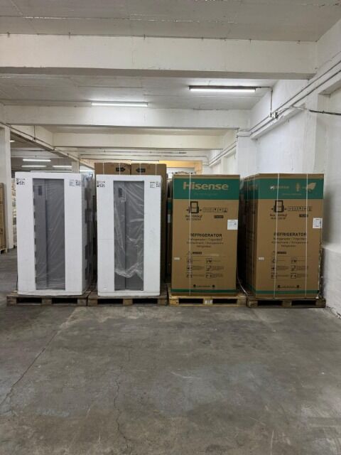 Hisense Side By Side und Kombi Kühlschränke Neu A Ware mit Garantie AB 299 Euro Pro Stück