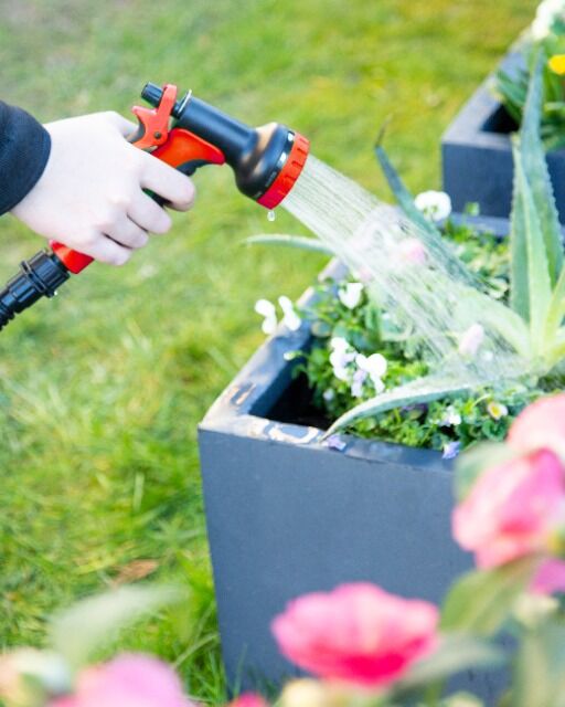 Stretch-Gartenschlauch mit 8-in-1 Sprühpistole orange
