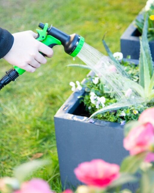 Stretch-Gartenschlauch mit 8-in-1 Sprühpistole orange