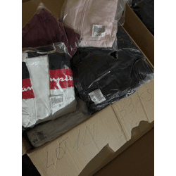271 € für 33 Stück – Markenkleidung Damen & Herren (Mix), Kundenretouren A/B/C, Top-Marken wie Nike, Hilfiger, Guess, Levi’s