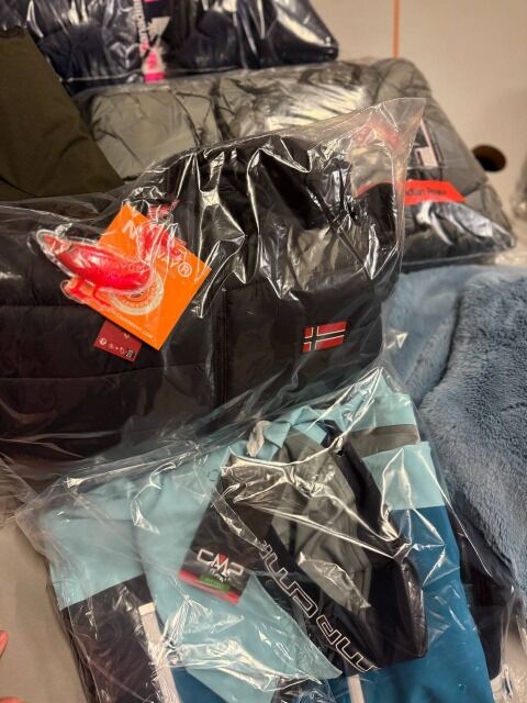 22 € Wintermarkenjacken Mix Herren/Damen, Parkas, Daunen, Mäntel, Größen 38–54, Top-Marken, Originalbestand aus Deutschland